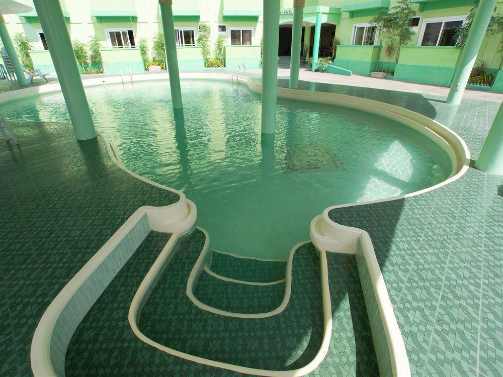 Green One Hotel Lapu-Lapu City Exteriör bild