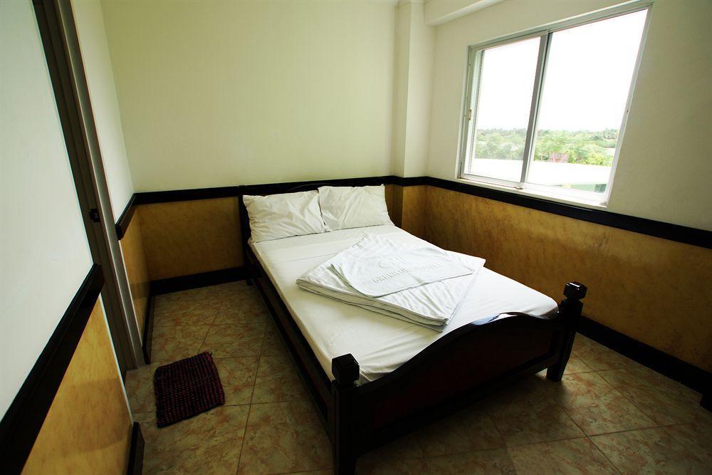 Green One Hotel Lapu-Lapu City Exteriör bild