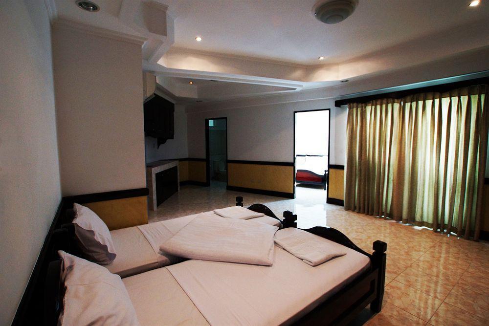 Green One Hotel Lapu-Lapu City Exteriör bild