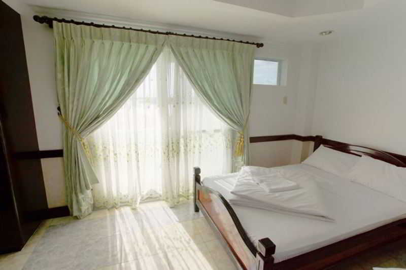 Green One Hotel Lapu-Lapu City Exteriör bild
