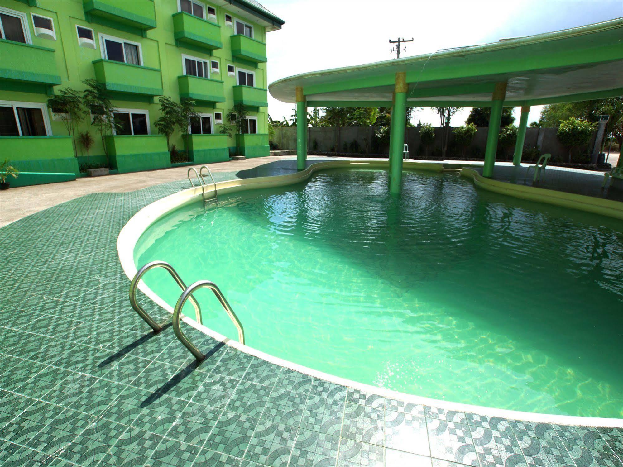 Green One Hotel Lapu-Lapu City Exteriör bild